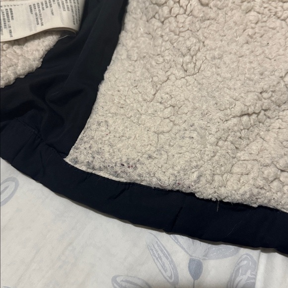 Hollister Women Hooded Puffer Vest (Size: S) - Picture 8 of 9